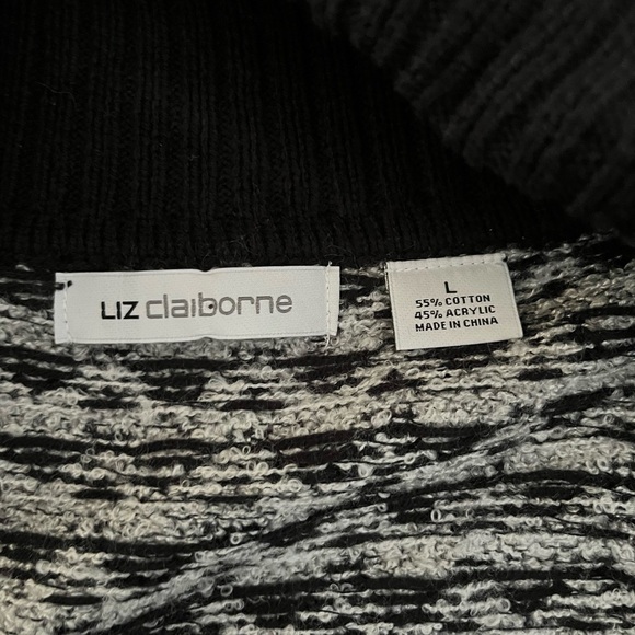 Liz Claiborne Black And White Patchwork Look
Woman's L Short Sleeve Sweater - Picture 6 of 9